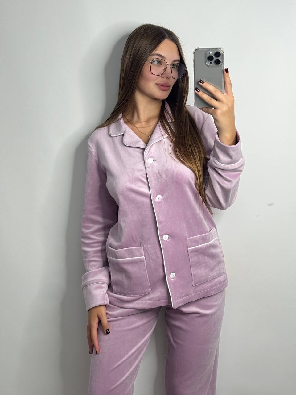 photo_2025-09-30 3.55.13 пп Піжама з плюшу на ґудзиках з кишенями, пудрова світла з білим кантом - Зображення 1