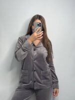 Піжама з плюшу на ґудзиках з кишенями, капучино з чорним кантом - Зображення 2