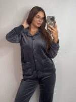 Піжама з плюшу на ґудзиках з кишенями, глибокий графіт з чорним кантом