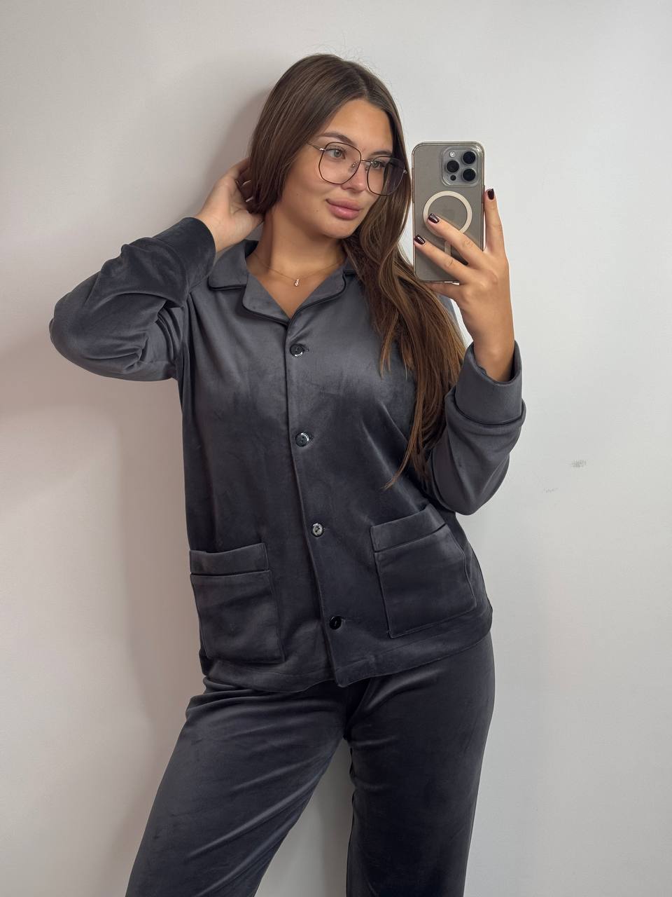 photo_2025-09-30 4.07.41 пп Піжама з плюшу на ґудзиках з кишенями, глибокий графіт з чорним кантом - Зображення 1