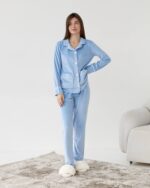 Піжама з плюшу на ґудзиках з кишенями, блакитна  з білим кантом
