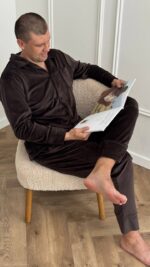 Плюшева чоловіча піжама на ґудзиках шоколадна - Зображення 4