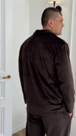 Плюшева чоловіча піжама на ґудзиках шоколадна - Зображення 7