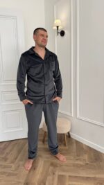 Плюшева чоловіча піжама на ґудзиках графіт - Зображення 2