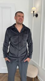 Плюшева чоловіча піжама на ґудзиках графіт - Зображення 3