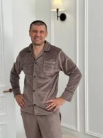 Плюшева чоловіча піжама на ґудзиках мокко - Зображення 5