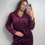 Піжама з плюшу на ґудзиках з кишенями, бордова з чорним кантом