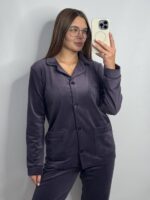 Піжама з плюшу на ґудзиках з кишенями, баклажанова з чорним кантом - Зображення 3