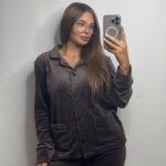 Піжама з плюшу на ґудзиках з кишенями, шоколадний з чорним кантом