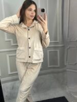 Піжама з плюшу на ґудзиках з кишенями, кремовий з чорним кантом - Зображення 5