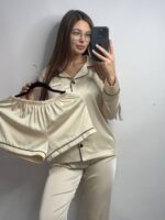 Шовк трійка довгий рукав молочний чорний кант