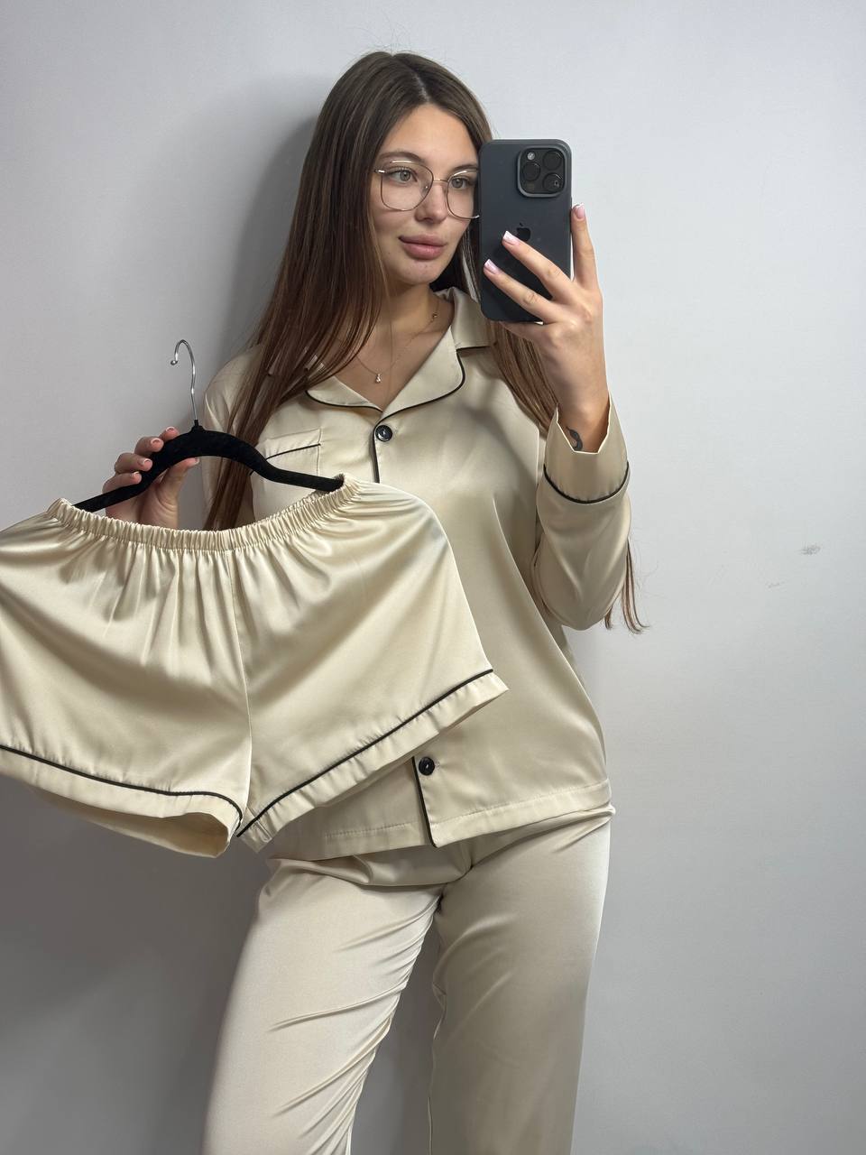 photo_2025-11-28_12-12-29 Шовк трійка довгий рукав молочний чорний кант - Зображення 1