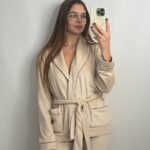 Костюм велюровий шаль кремовий чорний кант