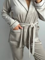 Костюм велюровий шаль бежевий чорний кант - Зображення 3