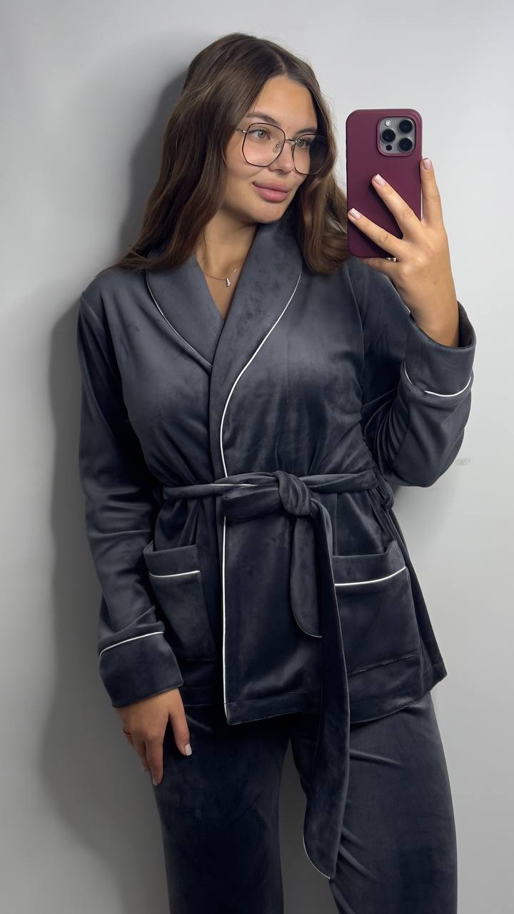 photo_2025-12-01_16-46-53 Костюм велюровий шаль капучино 2 чорний кант - Зображення 1