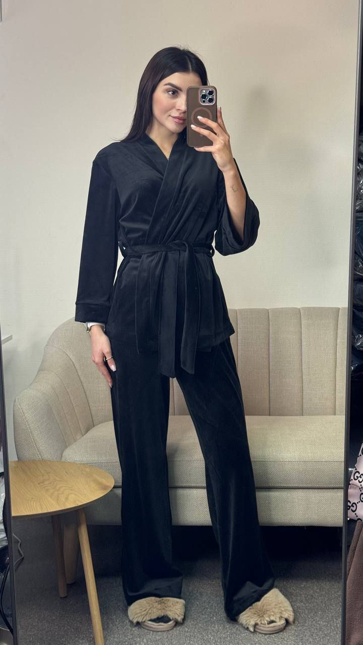 photo_2025-12-03_15-38-06 Вишуканий домашній костюм на запах чорний - Зображення 1