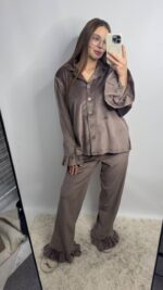 Плюшевий домашній костюм з рюшою мокко - Зображення 8