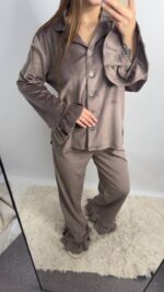 Плюшевий домашній костюм з рюшою мокко - Зображення 7