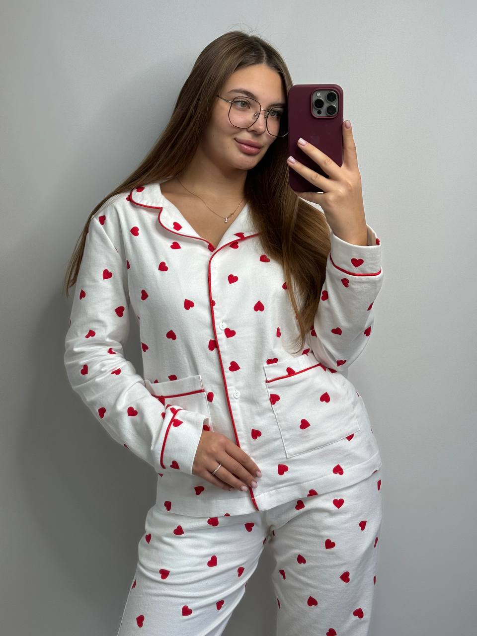 photo_2025-12-08_13-04-27 Домашній костюм у тканині фланель в червоні серця червоний кант - Зображення 1