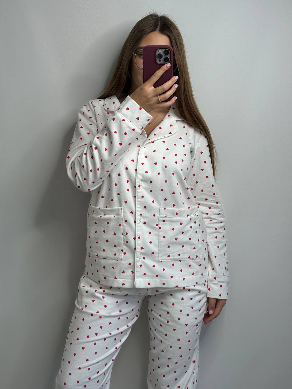 photo_2025-12-08_13-14-34 Домашній костюм у тканині фланель в червоні сердечка білий кант - Зображення 1