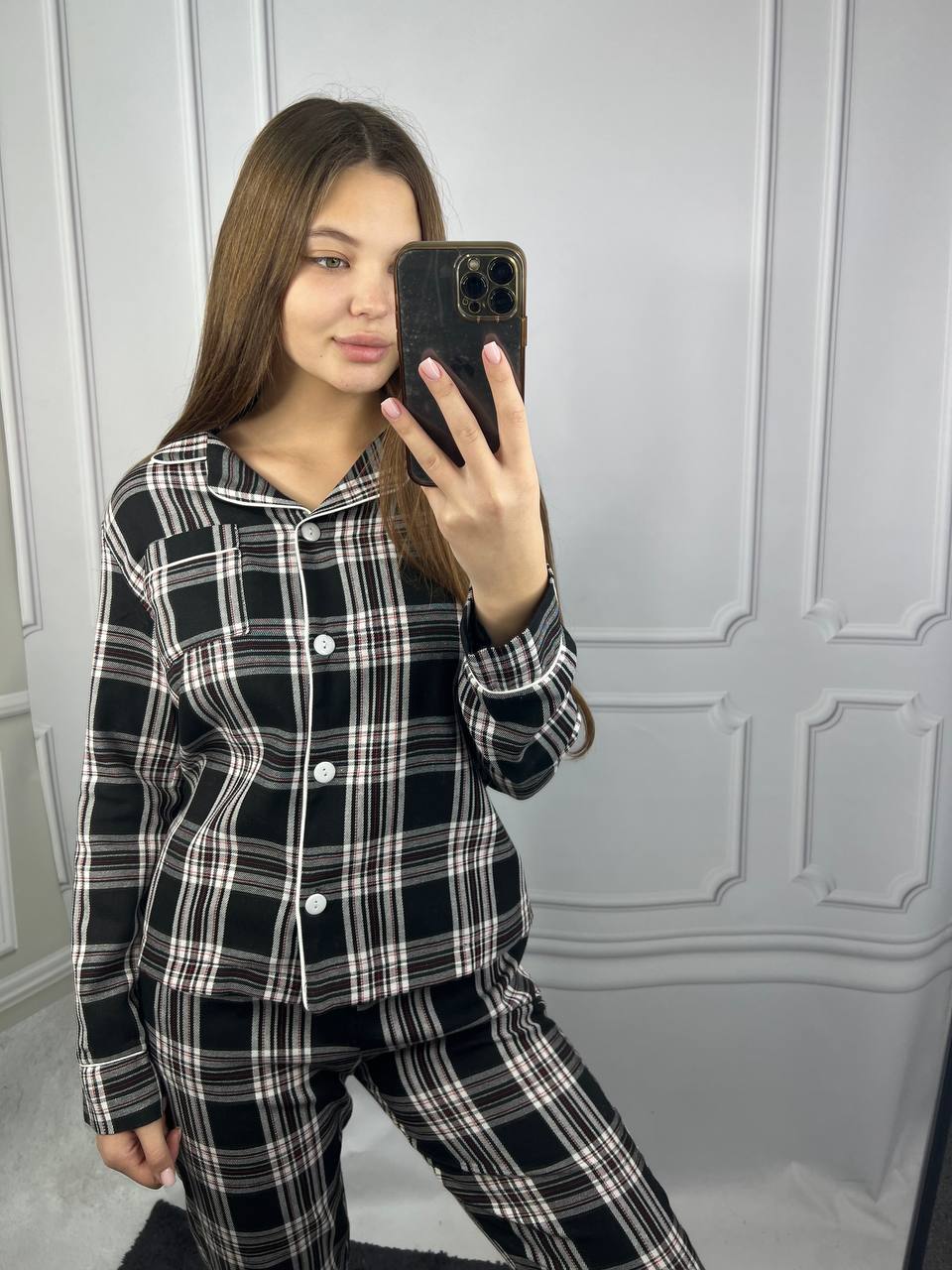 photo_2025-12-08_21-28-32 Домашній костюм у трендовий клітчастий принт чорний з білим білий кант - Зображення 1