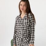 Домашній костюм у трендовий клітчастий принт молочно - чорна білий кант