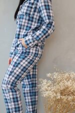 Домашній костюм у трендовий клітчастий принт біло-синій - Зображення 6