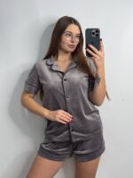 Домашній велюровий костюм сорочка на ґудзиках і шорти капучіно чорний кант