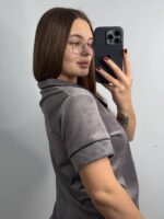 Домашній велюровий костюм сорочка на ґудзиках і шорти капучіно чорний кант - Зображення 3