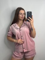 Домашній велюровий костюм сорочка на ґудзиках і шорти пудра чорний кант - Зображення 7