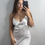 Нічна сорочка з ніжної шовкової тканини айворі