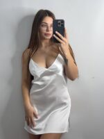 Нічна сорочка з ніжної шовкової тканини айворі