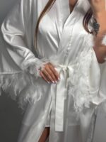 Довгий шовковий халат з пір'ям на рукавах айворі - Зображення 6