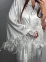 Довгий шовковий халат з пір'ям на рукавах айворі - Зображення 5
