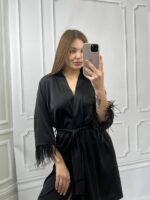 Шовковий халат з пір'ям на рукавах чорний - Зображення 11