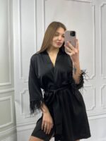 Шовковий халат з пір'ям на рукавах чорний