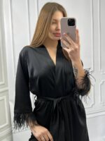 Шовковий халат з пір'ям на рукавах чорний - Зображення 7