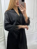 Шовковий халат з пір'ям на рукавах чорний - Зображення 6