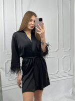 Шовковий халат з пір'ям на рукавах чорний - Зображення 4