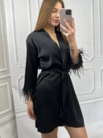 Шовковий халат з пір'ям на рукавах чорний - Зображення 3