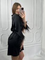 Шовковий халат з пір'ям на рукавах чорний - Зображення 2