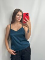 Базова майка у тканині шовк смарагд