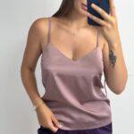 Базова майка у тканині шовк мокко